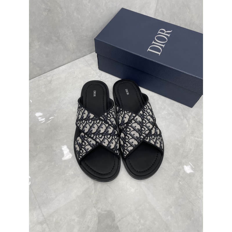 ch**an D*or slippers